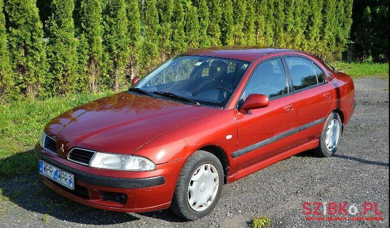 2001' Mitsubishi Carisma photo #1