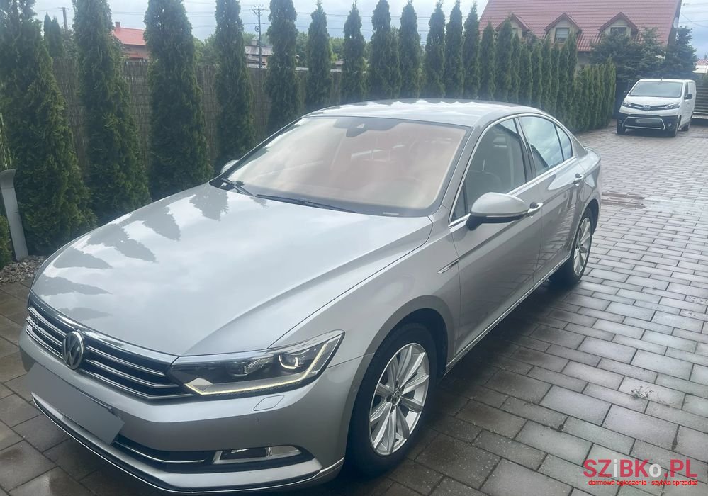 2015' Volkswagen Passat photo #3