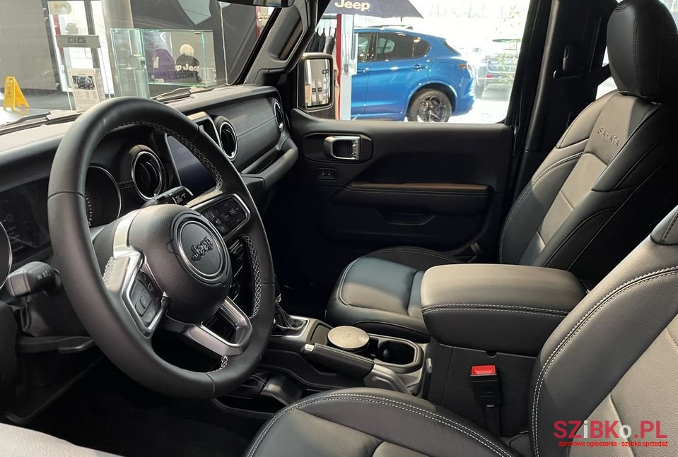 2022' Jeep Wrangler photo #5