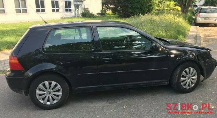 2003' Volkswagen Golf photo #4