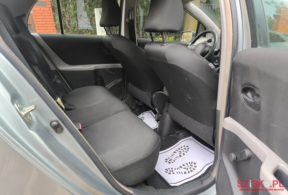 2009' Toyota Yaris photo #6