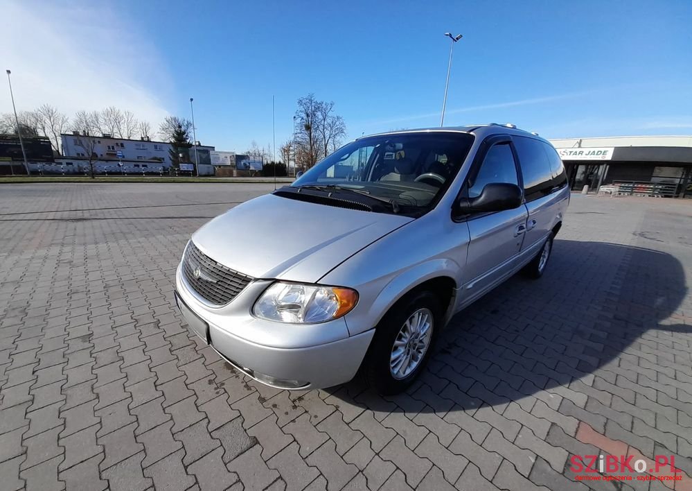2001' Chrysler Town & Country 3.8 photo #2