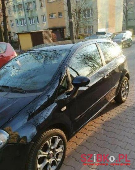 2011' Fiat Punto photo #1