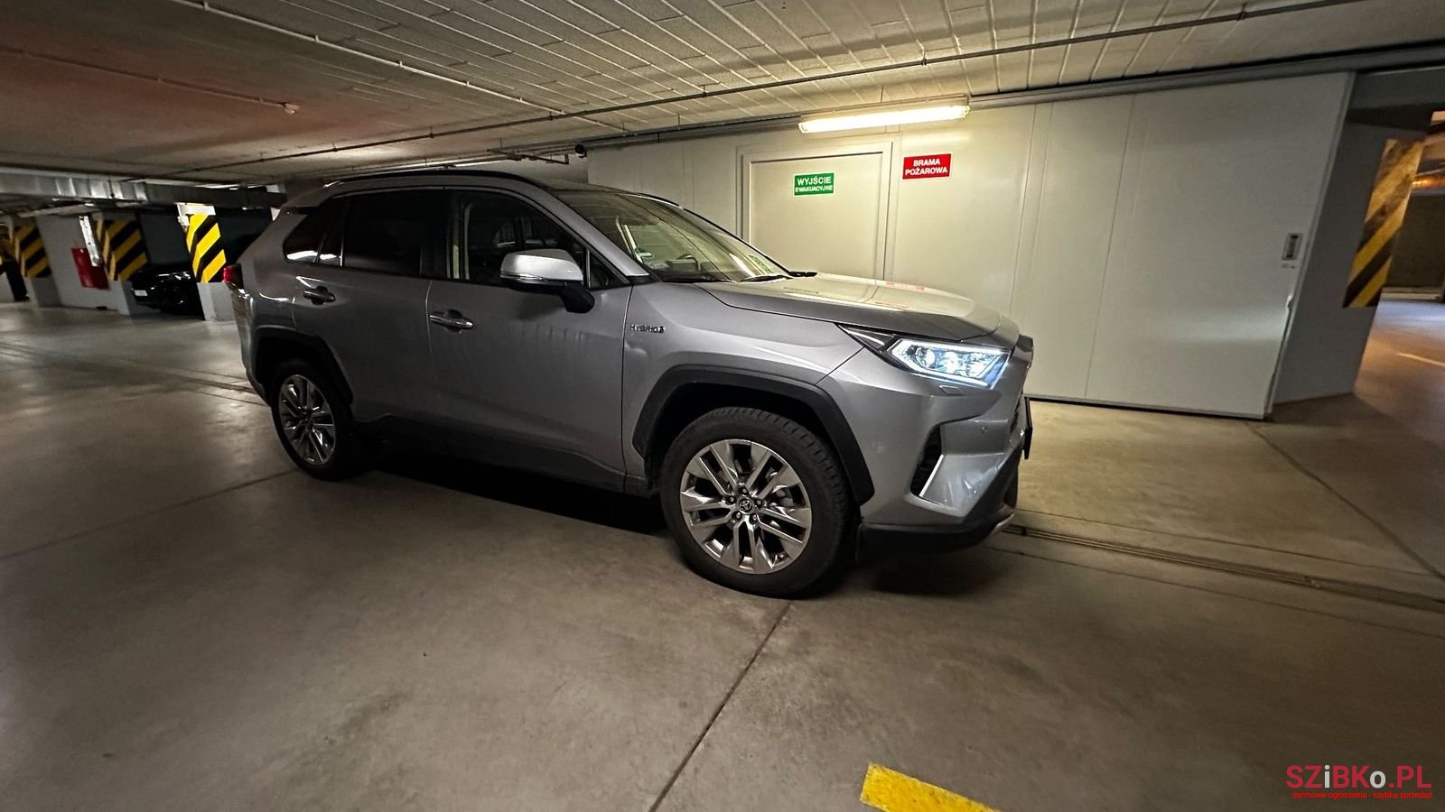2020' Toyota RAV4 photo #6