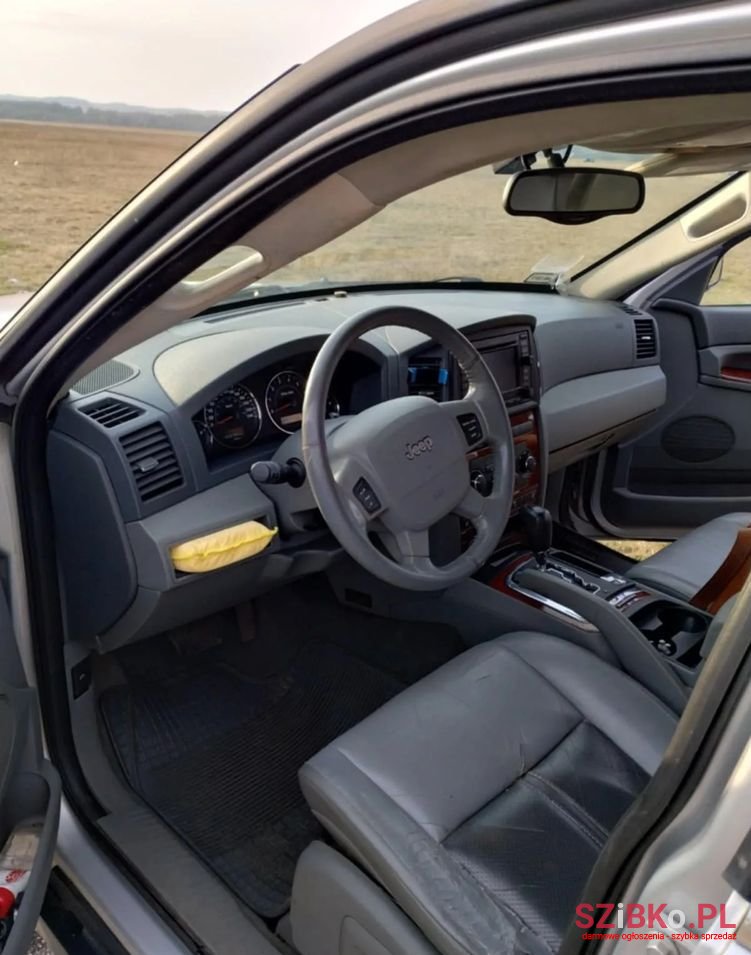 2005' Jeep Grand Cherokee photo #4