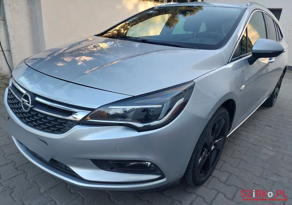 2016' Opel Astra photo #2