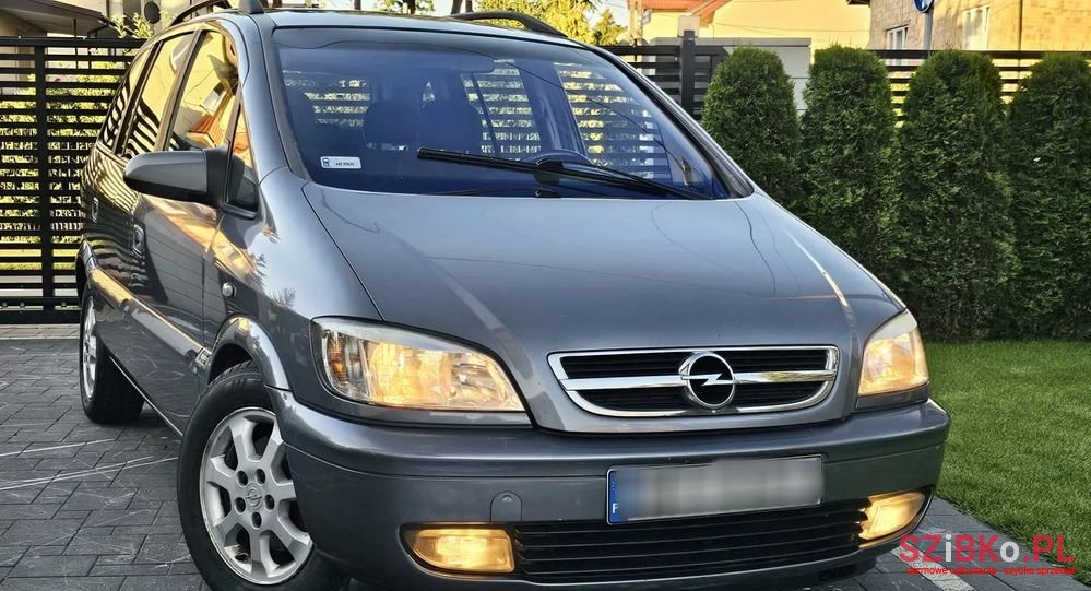 2005' Opel Zafira 2.0 Dti Elegance photo #1