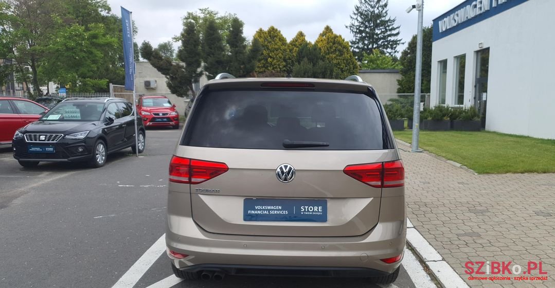 2017' Volkswagen Touran photo #2