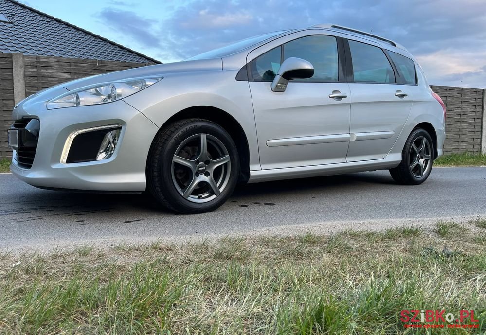 2012' Peugeot 308 photo #4