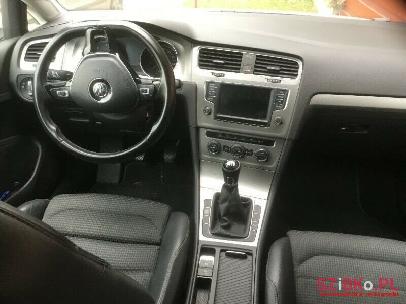 2015' Volkswagen Golf photo #6
