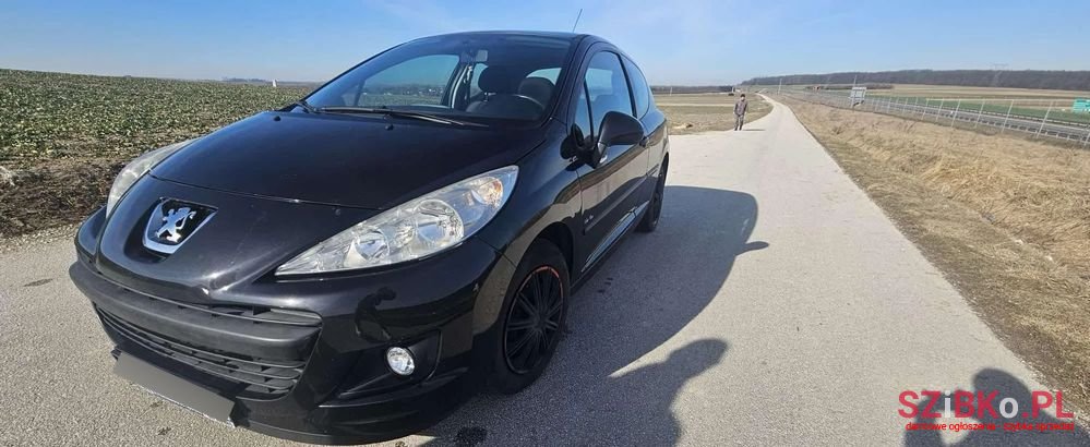 2010' Peugeot 207 1.4 16V Trendy photo #2