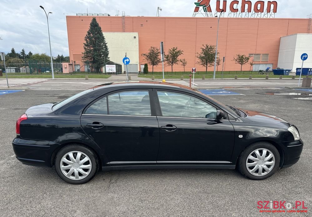 2005' Toyota Avensis photo #2