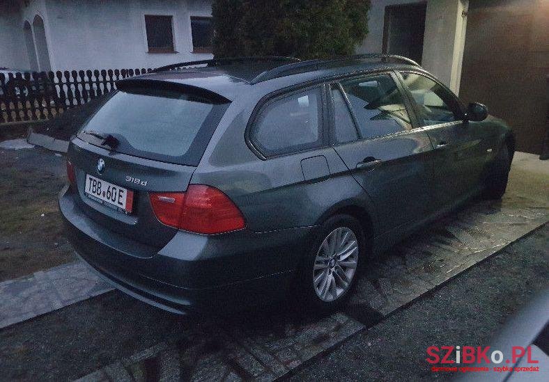 2009' BMW 318 photo #1