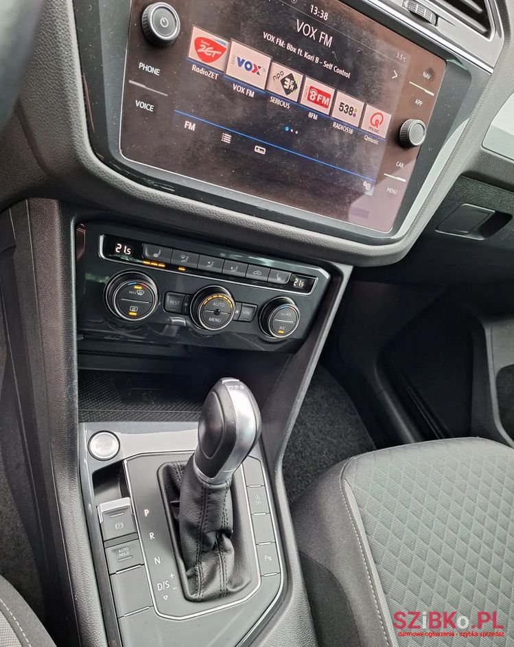 2019' Volkswagen Tiguan photo #5