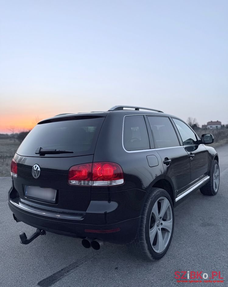 2004' Volkswagen Touareg photo #5