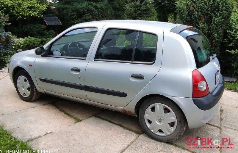 2001' Renault Clio photo #1