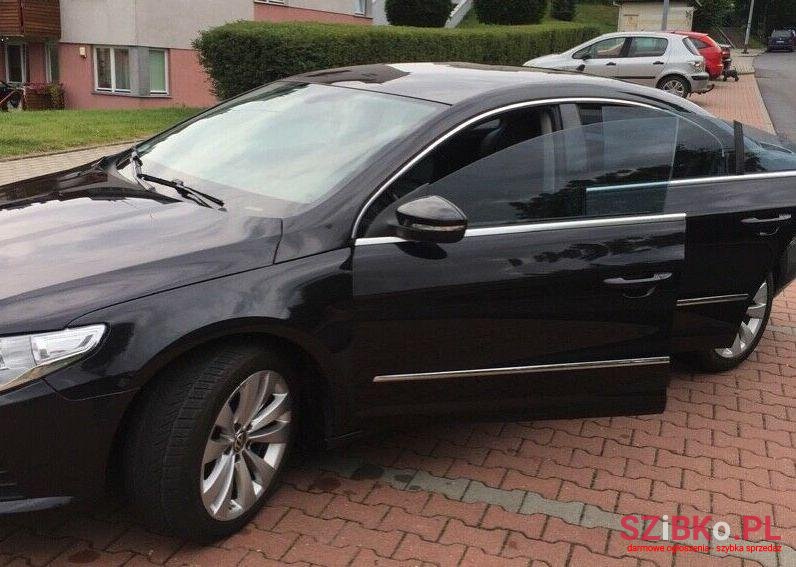 2010' Volkswagen Passat photo #1