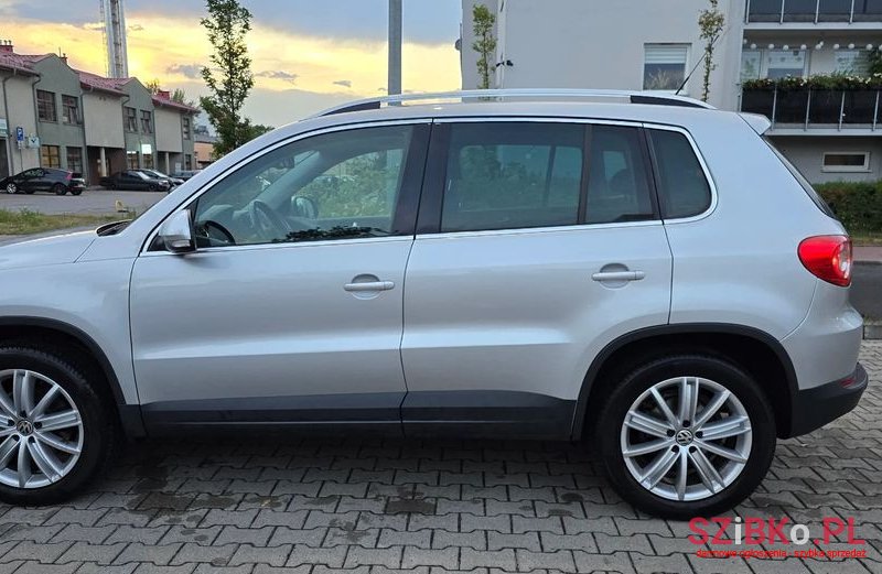 2011' Volkswagen Tiguan photo #4