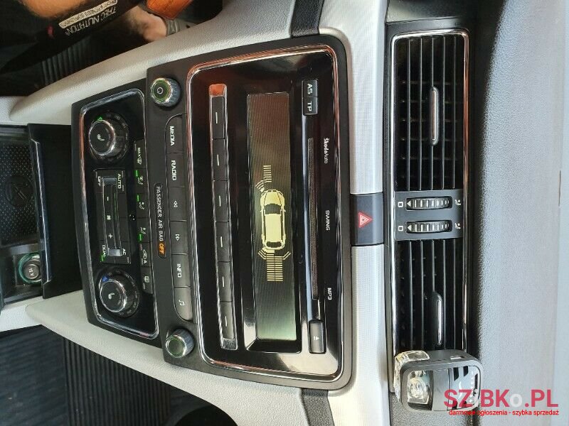 2011' Skoda Superb photo #6