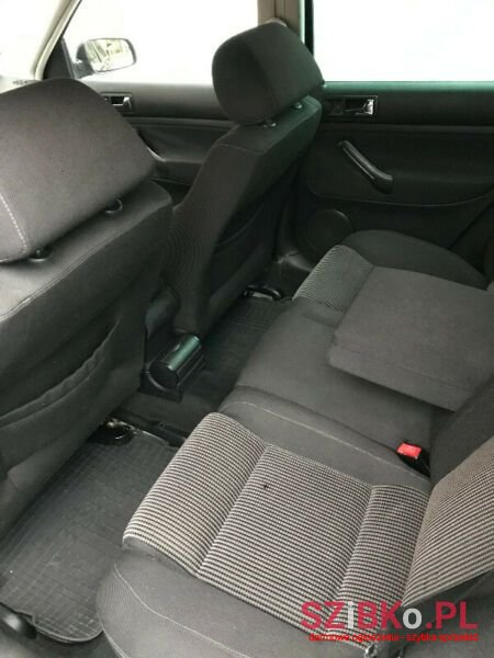 2003' Volkswagen Golf photo #6