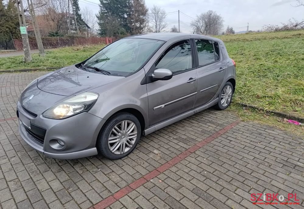 2010' Renault Clio photo #1