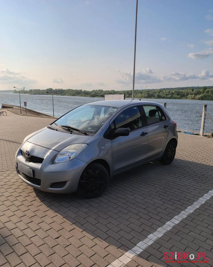 2009' Toyota Yaris photo #1