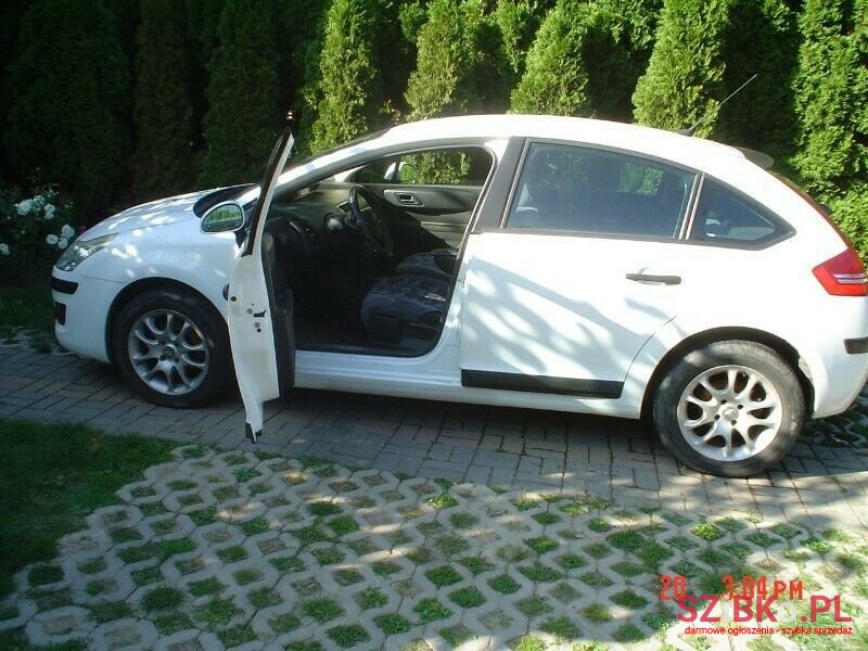 2008' Citroen C4 photo #5