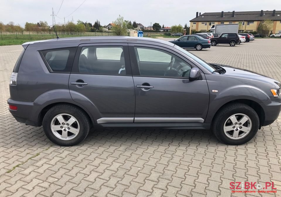 2010' Mitsubishi Outlander photo #4