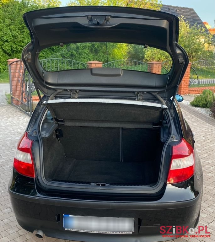 2004' BMW 1 Series 116I photo #4