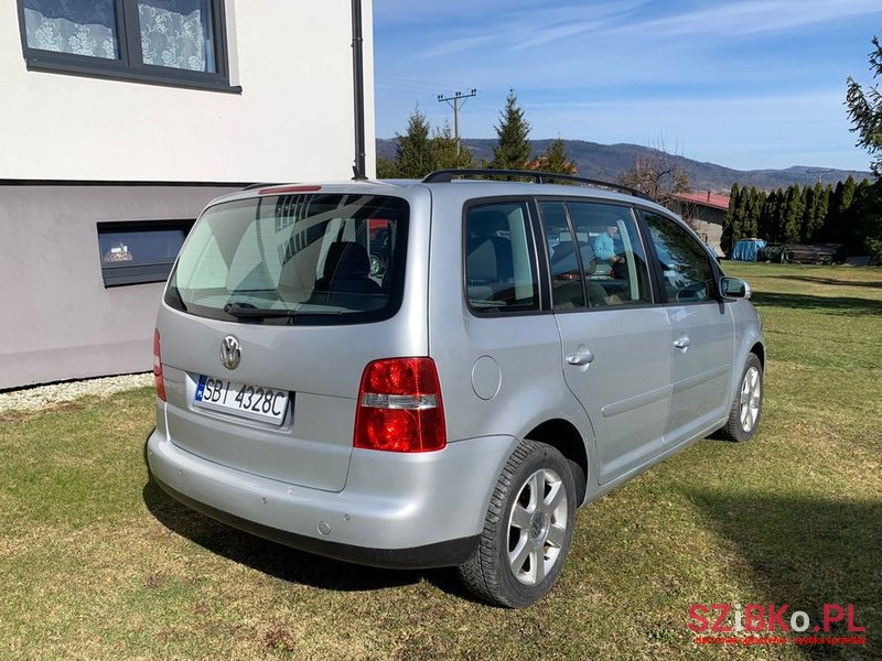 2006' Volkswagen Touran photo #3