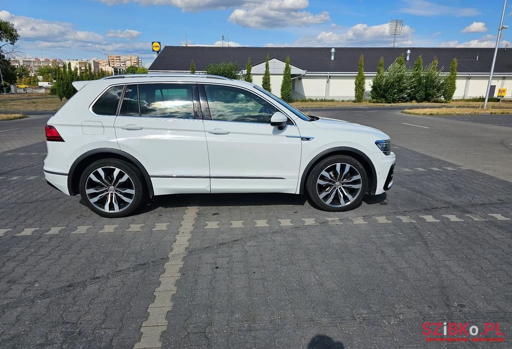 2017' Volkswagen Tiguan photo #5