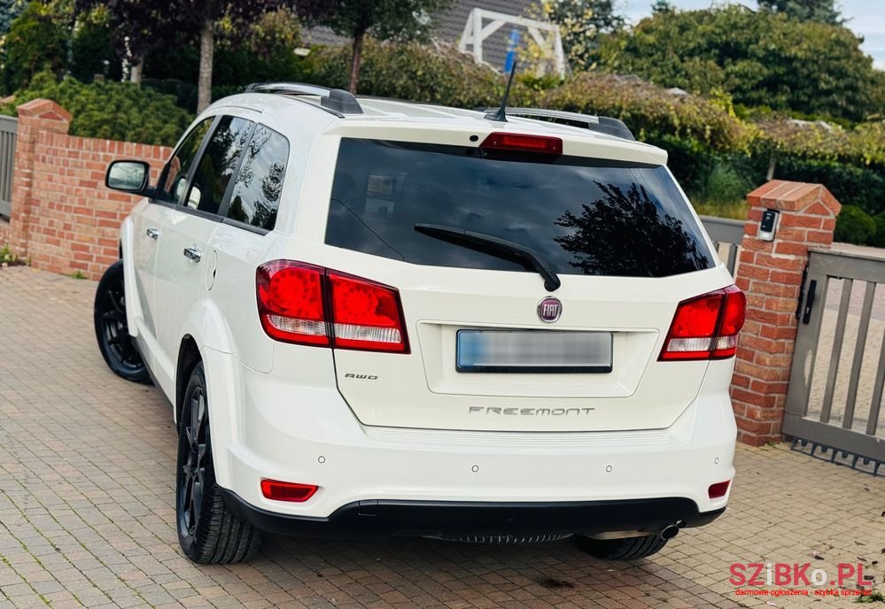 2013' Fiat Freemont photo #3