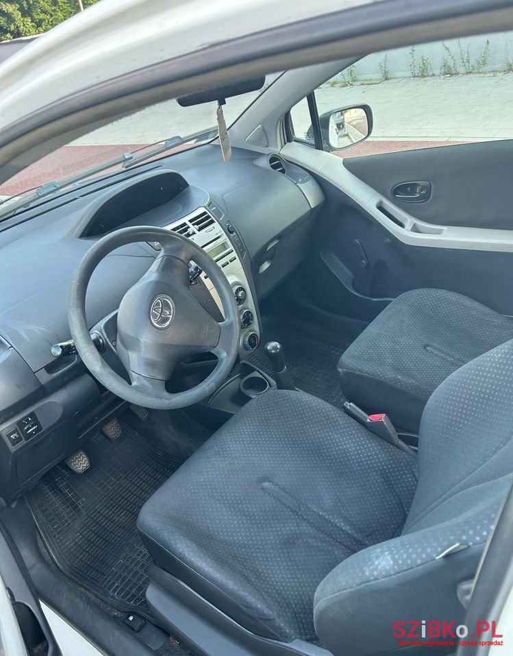 2006' Toyota Yaris 1.0 Luna photo #5