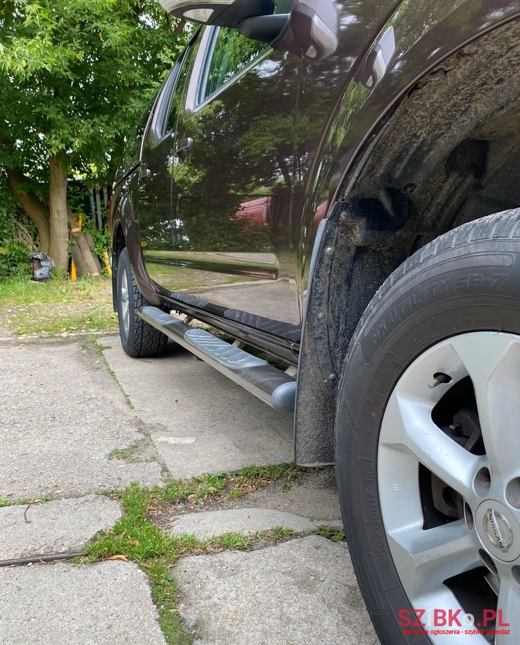 2009' Nissan Navara 2.5 D Platinum photo #2