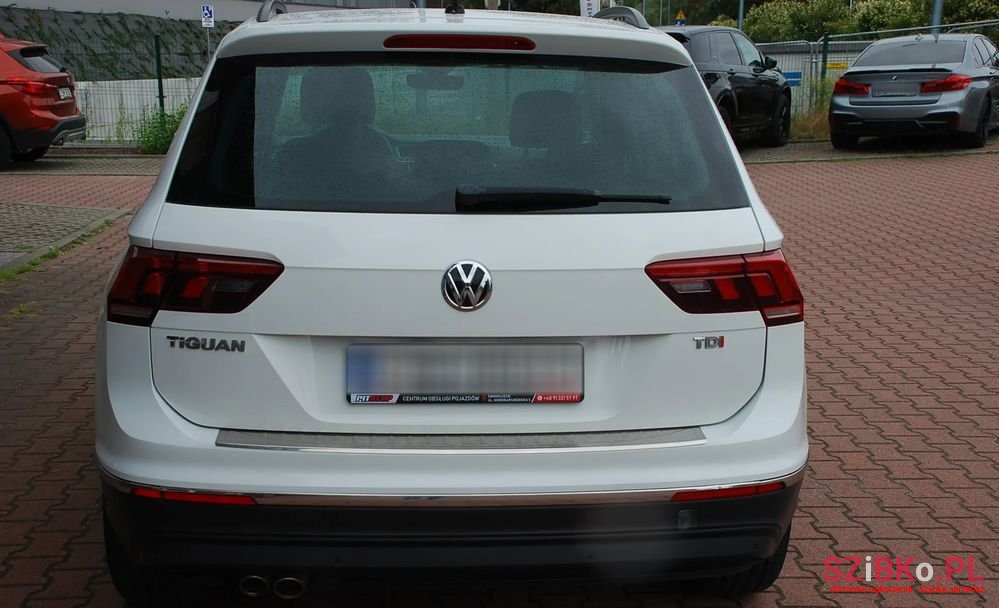 2016' Volkswagen Tiguan photo #5