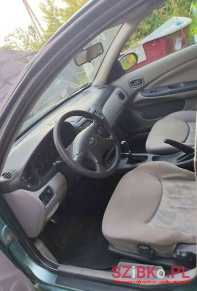 2001' Nissan Almera photo #1