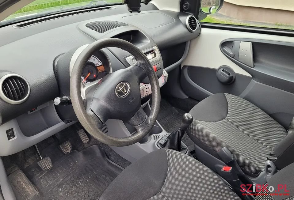 2011' Toyota Aygo photo #4