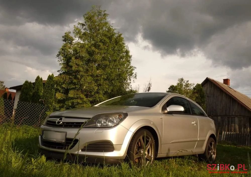 2005' Opel Astra Gtc 1.6 photo #3
