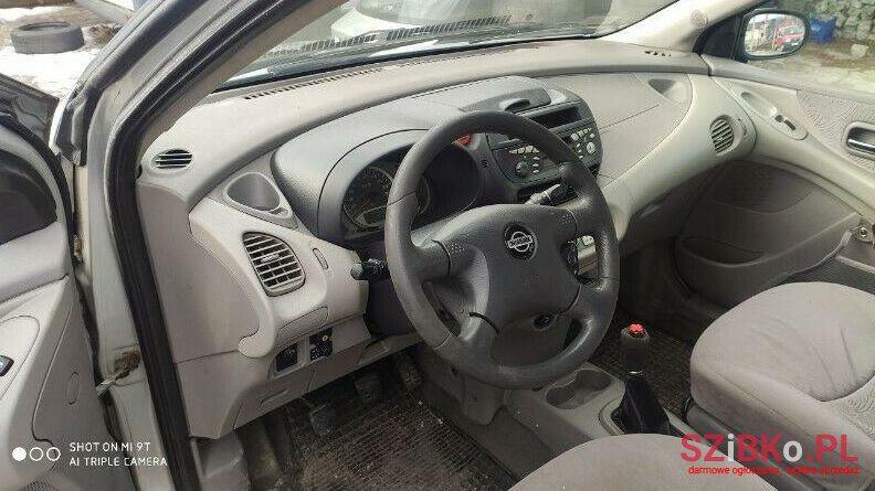 2001' Nissan Almera photo #1