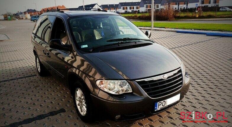 2006' Chrysler Voyager photo #1