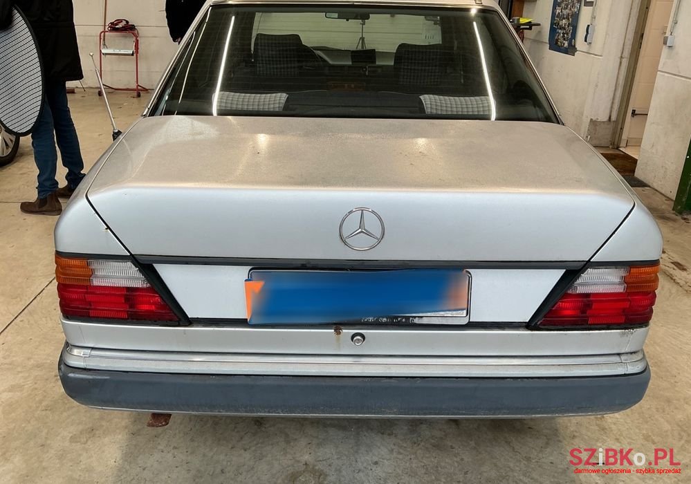 1993' Mercedes-Benz W124 photo #3