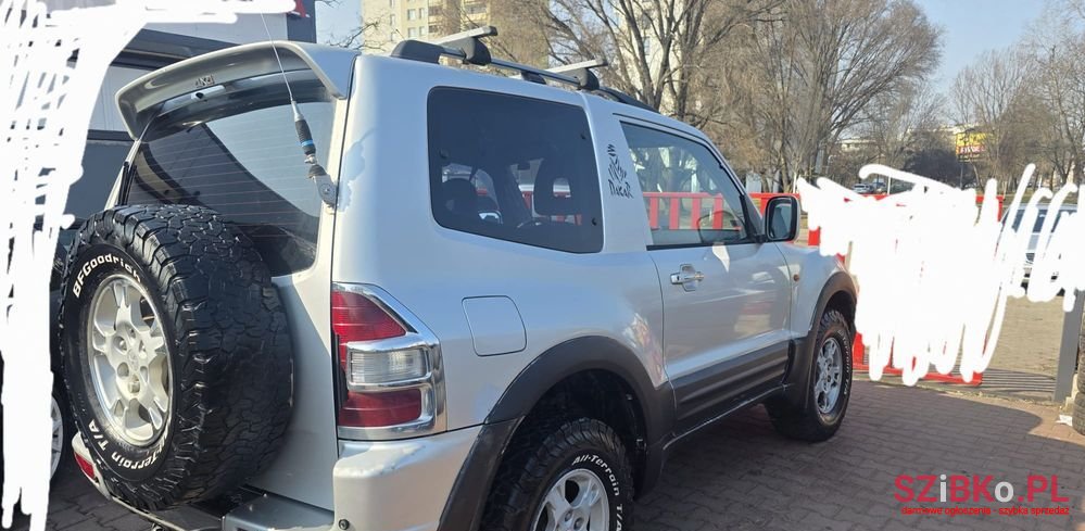 2000' Mitsubishi Pajero photo #2