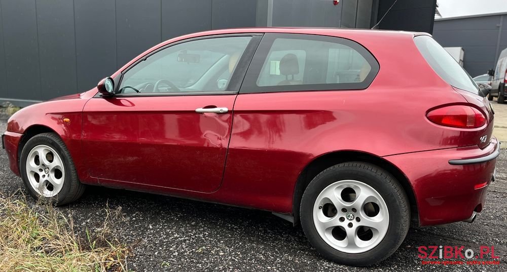 2002' Alfa Romeo 147 photo #3