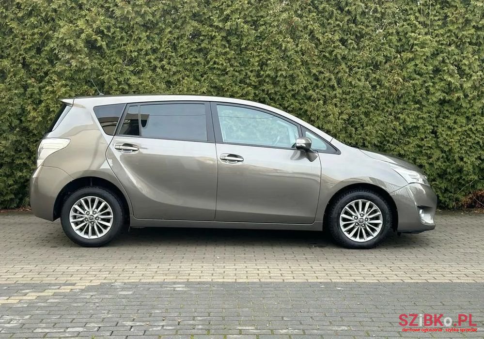 2016' Toyota Verso photo #4