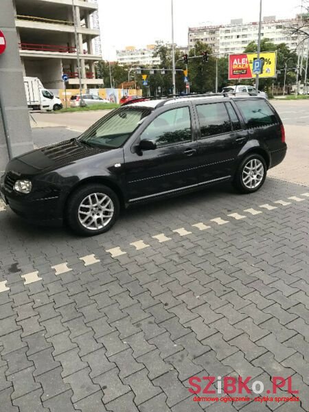 2002' Volkswagen Golf photo #3