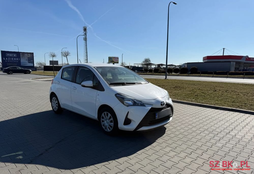 2020' Toyota Yaris 1.5 Active photo #3