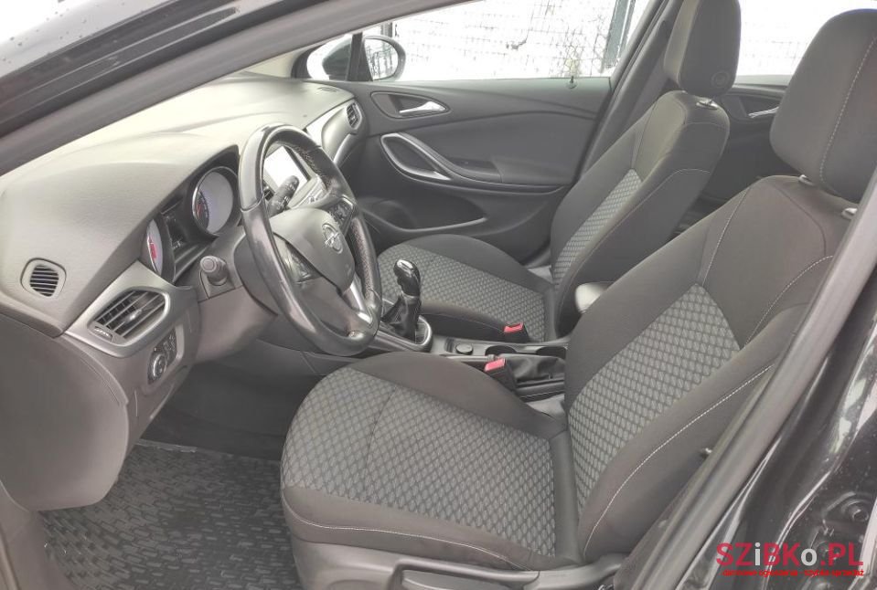2016' Opel Astra photo #5