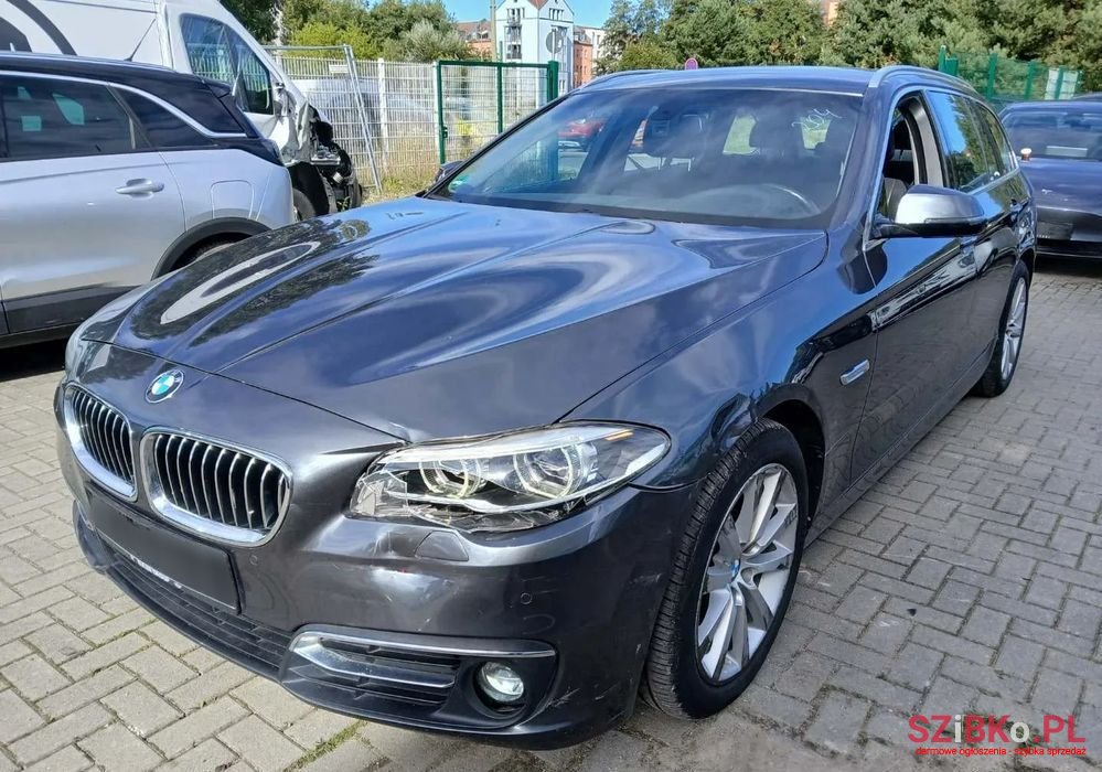 2016' BMW 5 Series 528I Touring photo #2