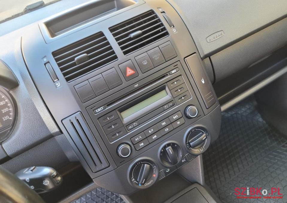 2006' Volkswagen Polo photo #6