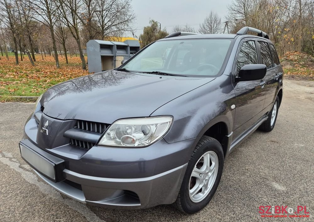 2006' Mitsubishi Outlander photo #2